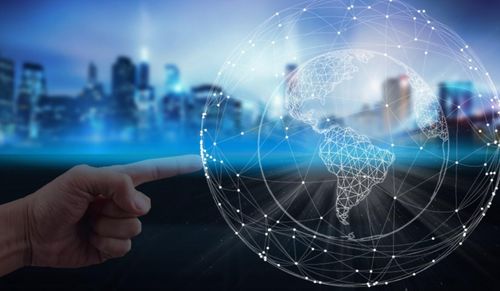 饒松 服裝智能化的信息化變革與網(wǎng)絡(luò)技術(shù)開(kāi)發(fā)的關(guān)鍵要素